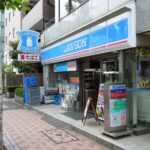 「ローソン港赤坂九丁目店」まで130m 徒歩約２分　２４時間営業　設備・商品・サービス ATM お酒 タバコ まちかど厨房（店内キッチン） デリバリー（ウーバーイーツ） スマリボックス マルチコピー機