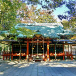 「赤坂氷川神社」赤坂氷川神社は951年に武州豊島郡一ツ木村に祀られ1000年以上の歴史があります。 1066年に大干ばつが発生した際、降雨を祈願するとその験があり、よく祭事が行われるようになりました。